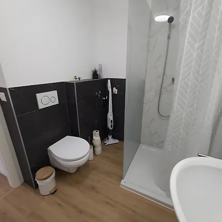 Schoene Gartenwohnung, Modern, W-lan Apartment *