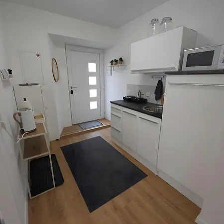 Schoene Gartenwohnung, Modern, W-lan *