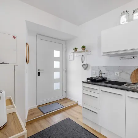 Schoene Gartenwohnung, Modern, W-lan Альбштадт