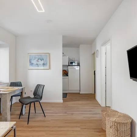 Schoene Gartenwohnung, Modern, W-lan * Альбштадт