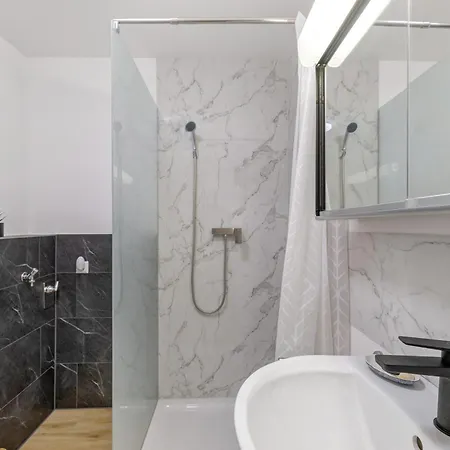 Schoene Gartenwohnung, Modern, W-lan Альбштадт