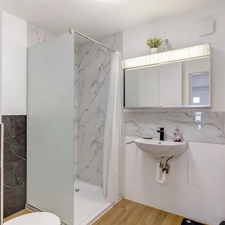 Schoene Gartenwohnung, Modern, W-lan